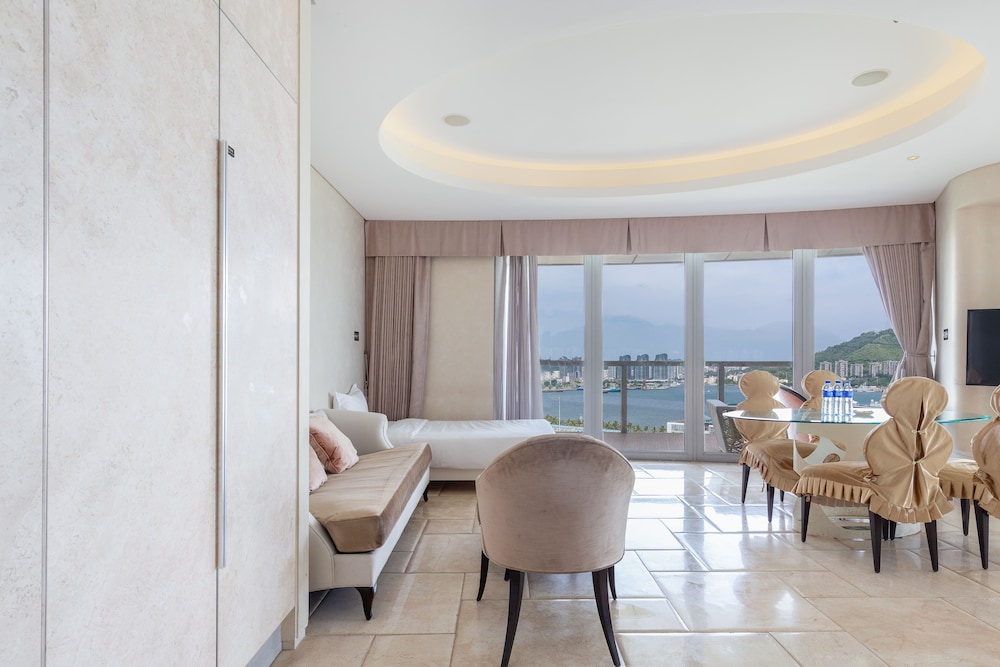 Deluxe Family Room, Sea View (8-11F)