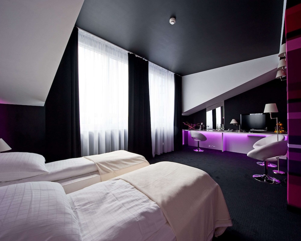 Superior Room, 2 Twin Beds, Non Smoking, Refrigerator - Photo 1