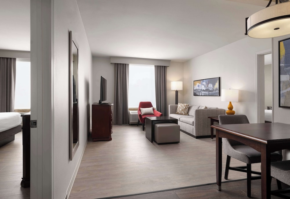 Suite, Accessible - Photo 7