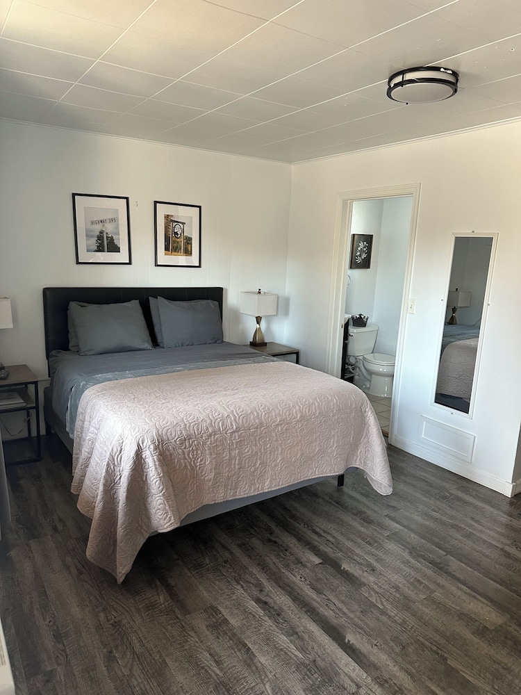 Economy Single Room, 1 Queen Bed
