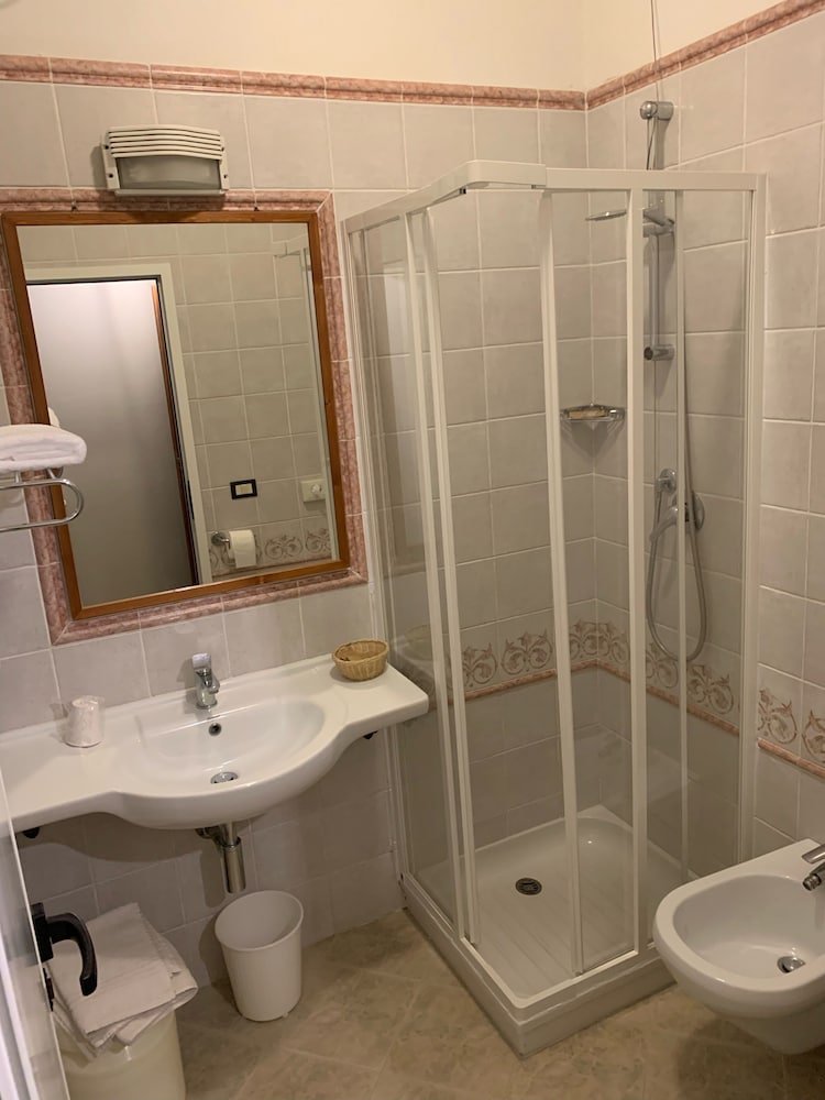 Standard Single Room photo 3