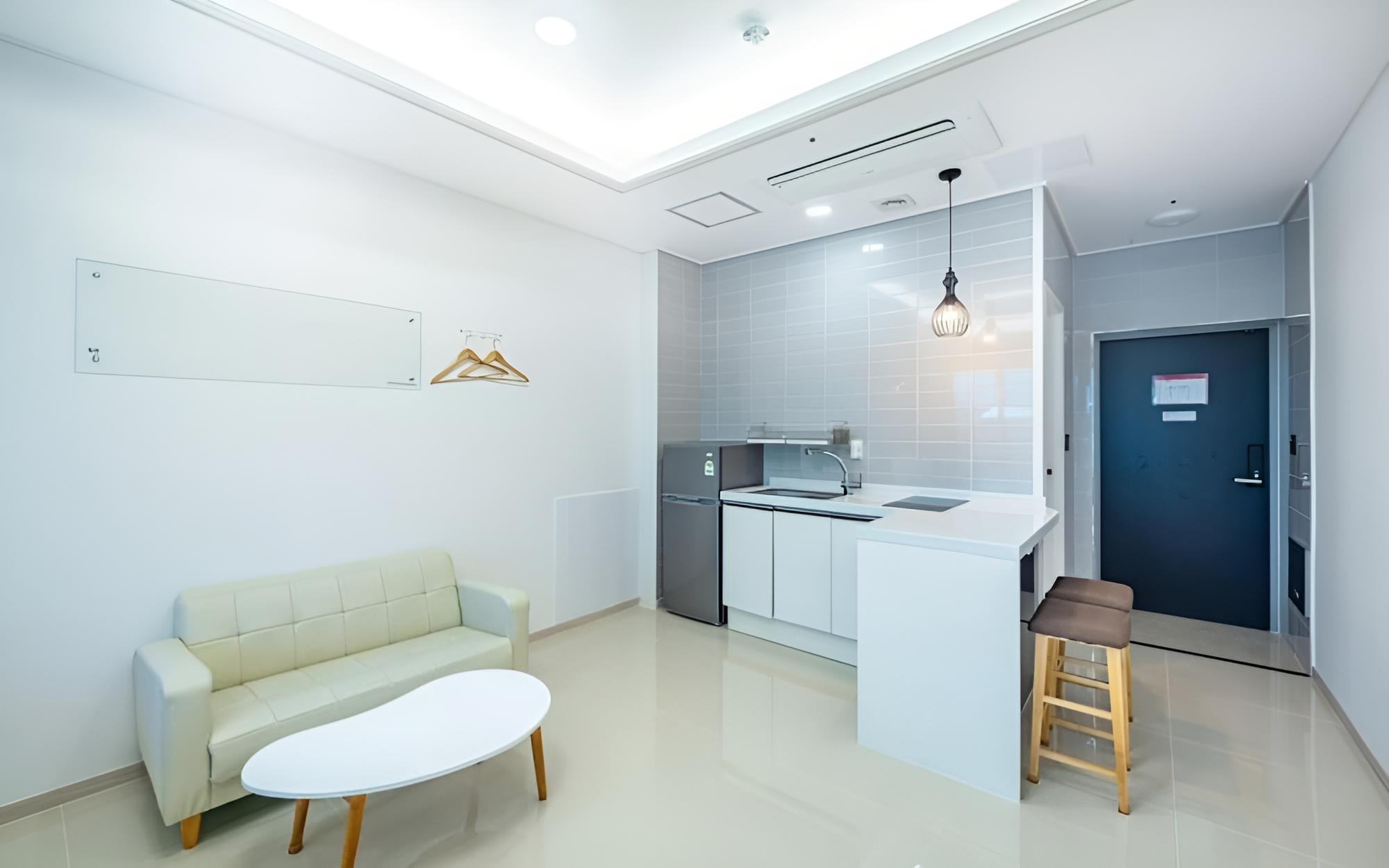 Room (Room 101 (Deluxe)) - Photo 5