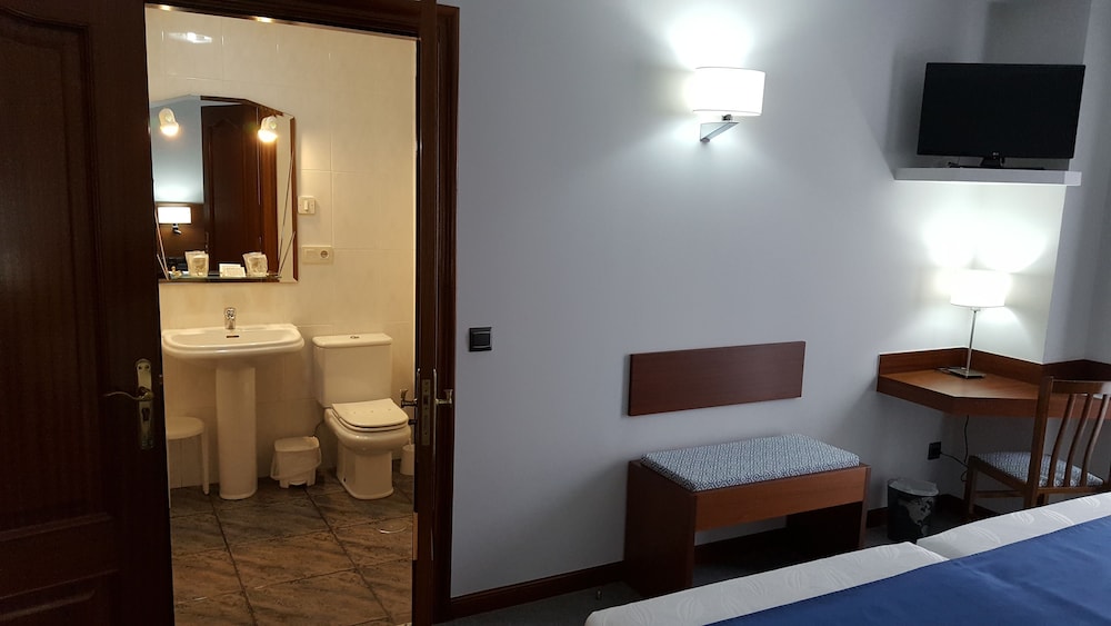 Double or Twin Room, photo 7