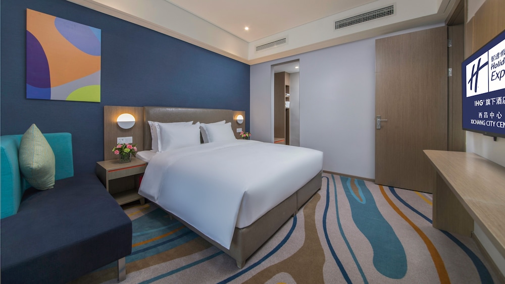 Suite, 1 King Bed - Photo 3