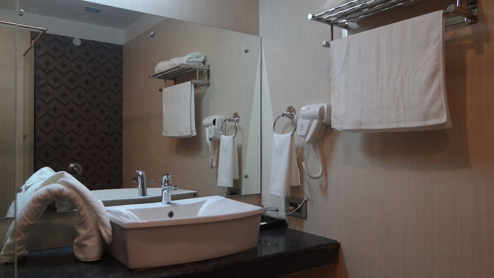 Premier Double Room, 1 Queen Bed, Non Smoking, City View photo 2