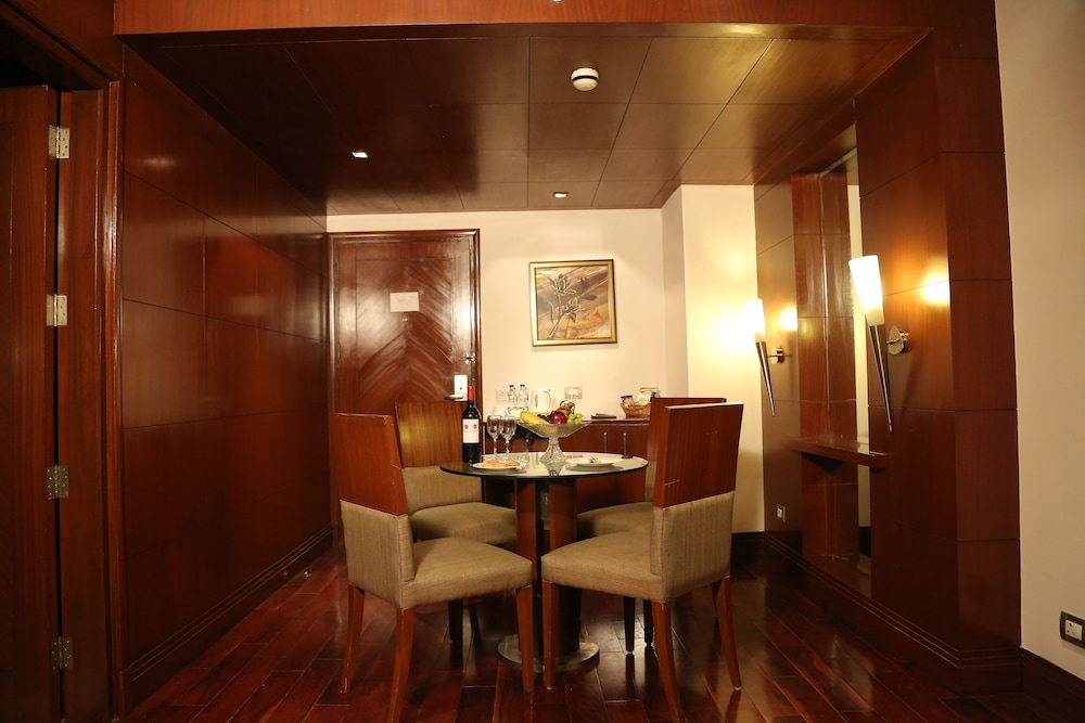 Suite - Photo 5