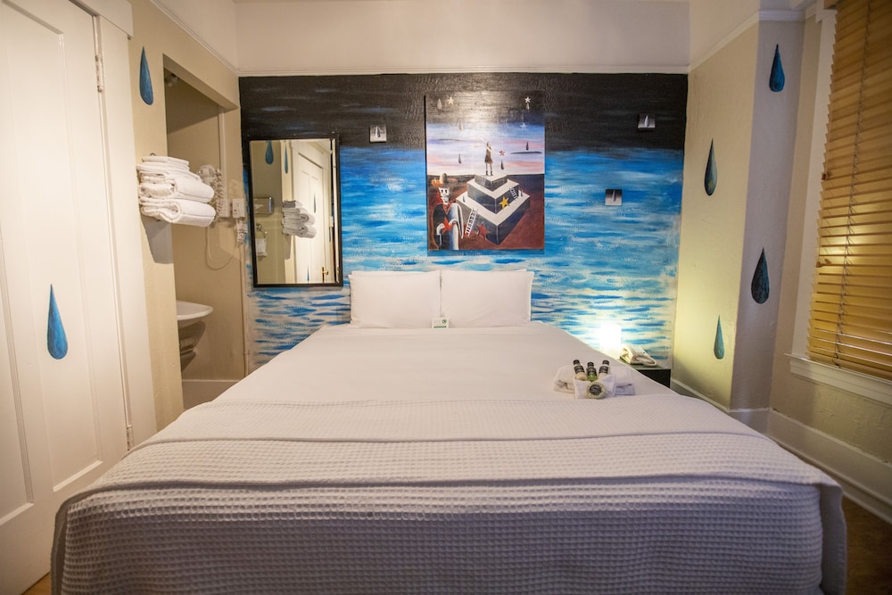 Economy Double Room, Shared Bathroom (Economy) photo 3