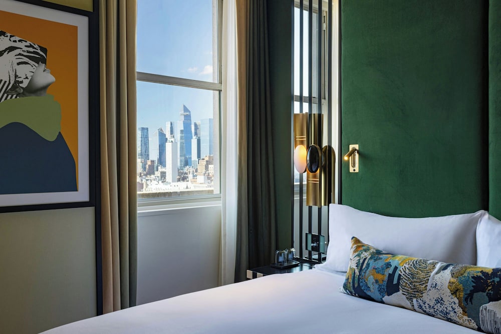 Suite, 1 King Bed, Park View (Urban)