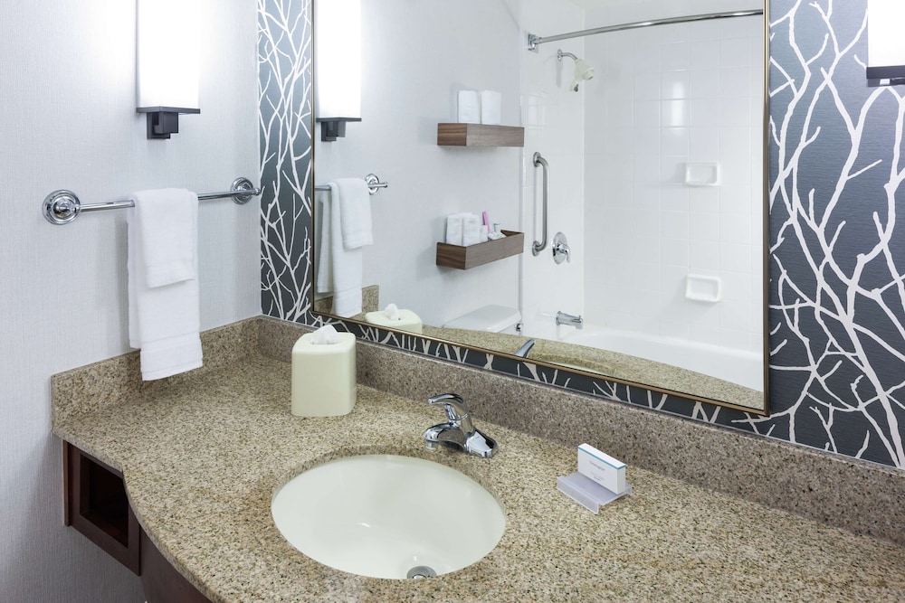 Room, 2 Double Beds, Accessible, Bathtub (Hearing/ Mobility) - Photo 5
