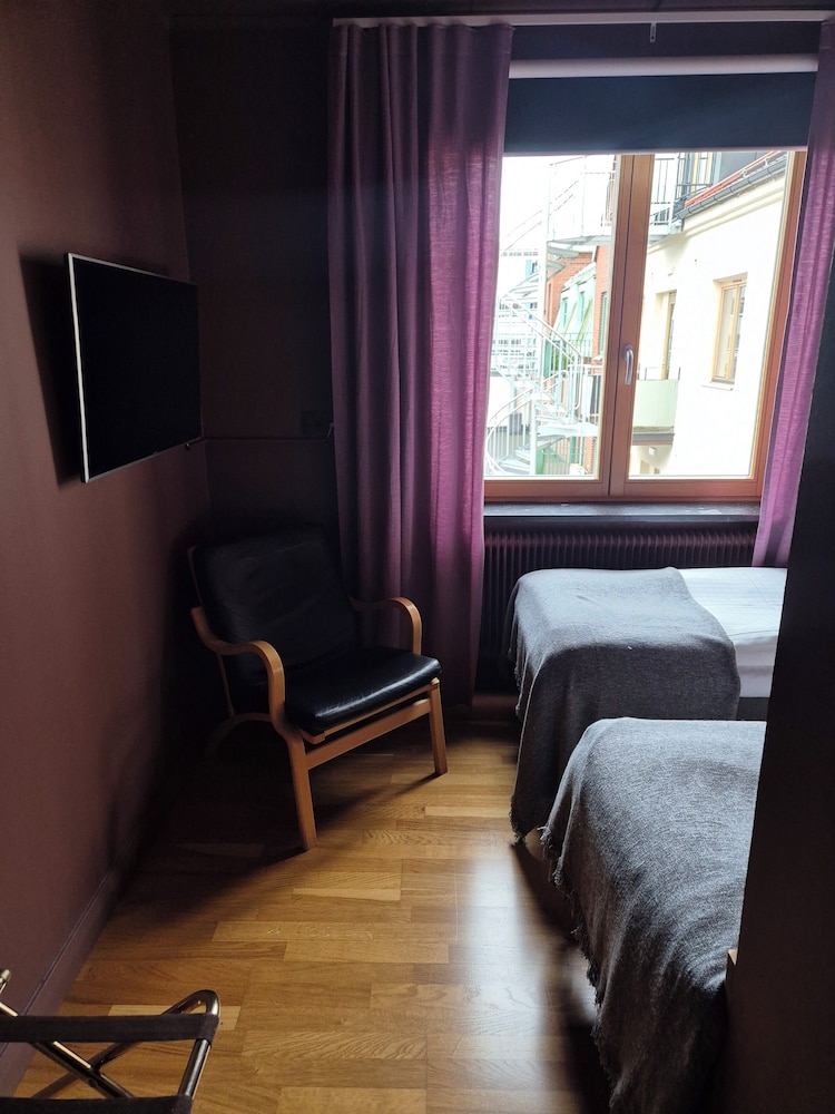 Economy Twin Room photo 2