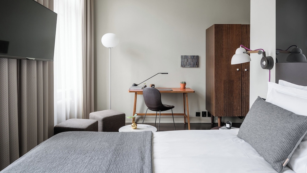 Standard Room, 1 King Bed