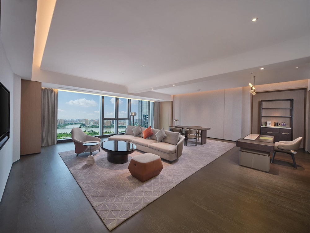 Premium Suite, 1 King Bed