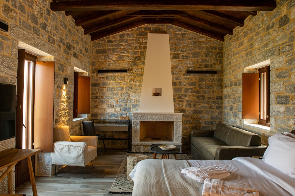Deluxe Suite with Fireplace Sea View