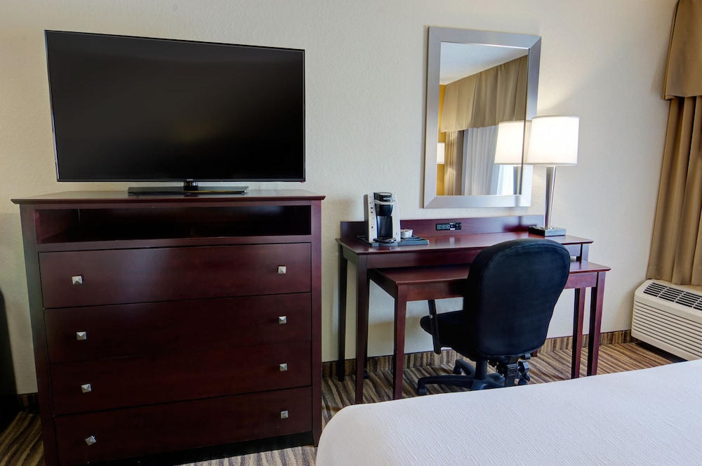 Premium Room, 2 Queen Beds - Photo 1