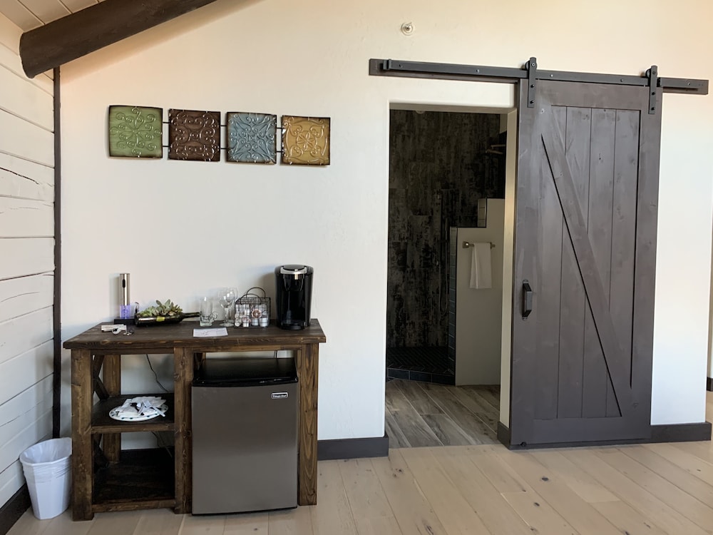 Tuctu (Luxury King Suite, Mountain View) photo 2