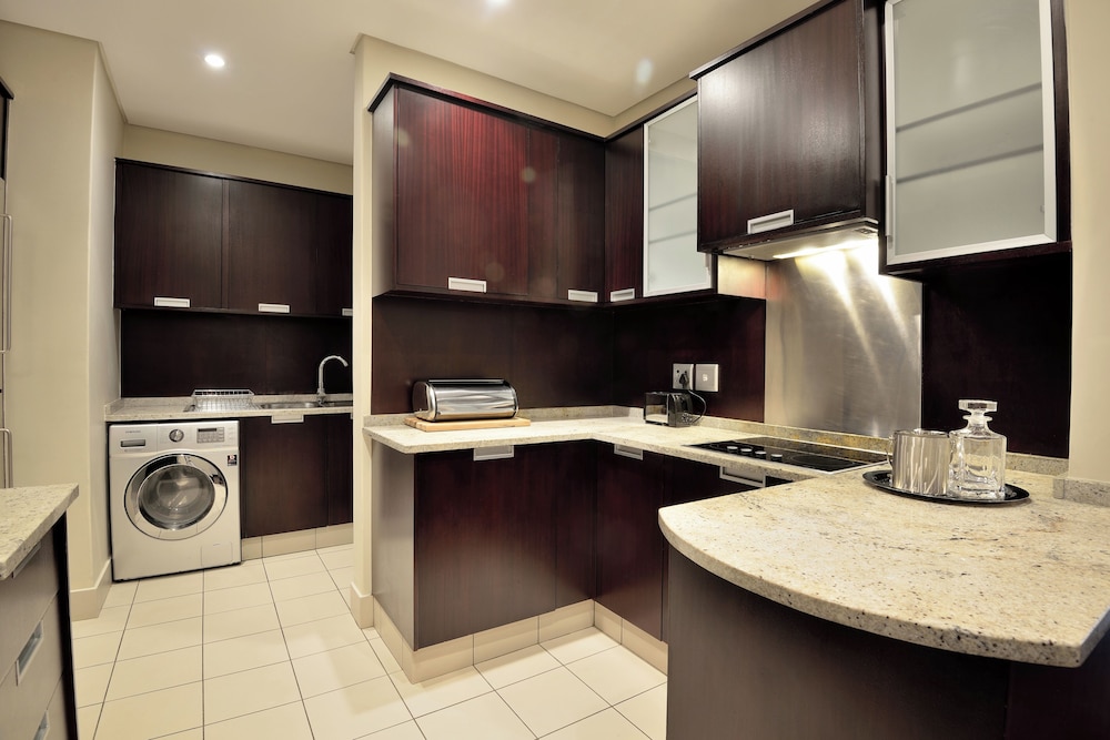 Executive Suite, 1 Bedroom - Photo 3