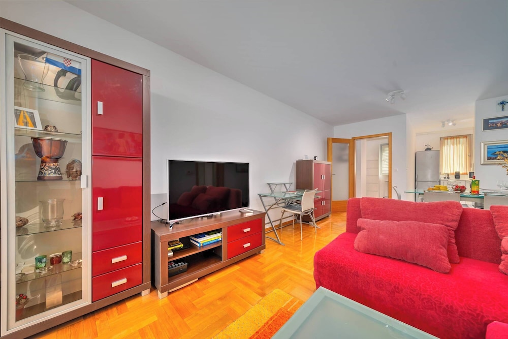Family Apartment, Multiple Bedrooms, 2 Bathrooms (Cityscape Comfort Apartment With)