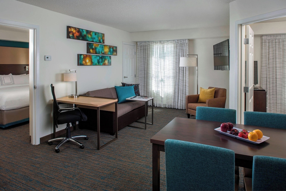 Suite, 2 Bedrooms - Photo 1