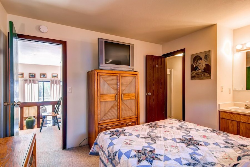 Condo, 2 Bedrooms photo 1