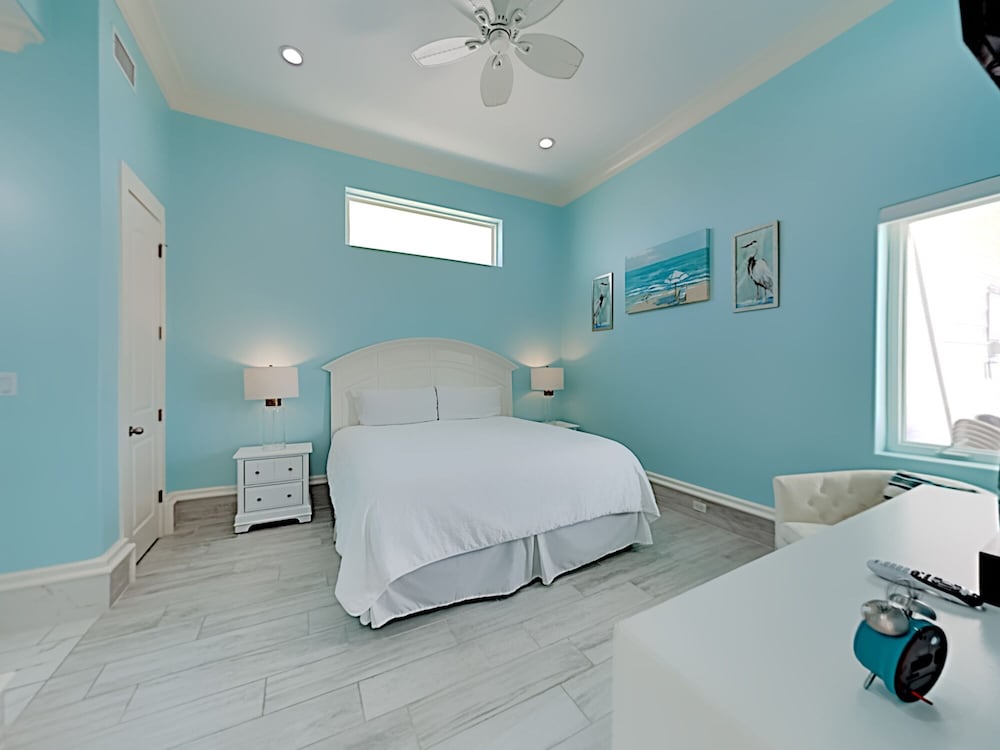 House, Multiple Beds, Kitchen, Ocean View