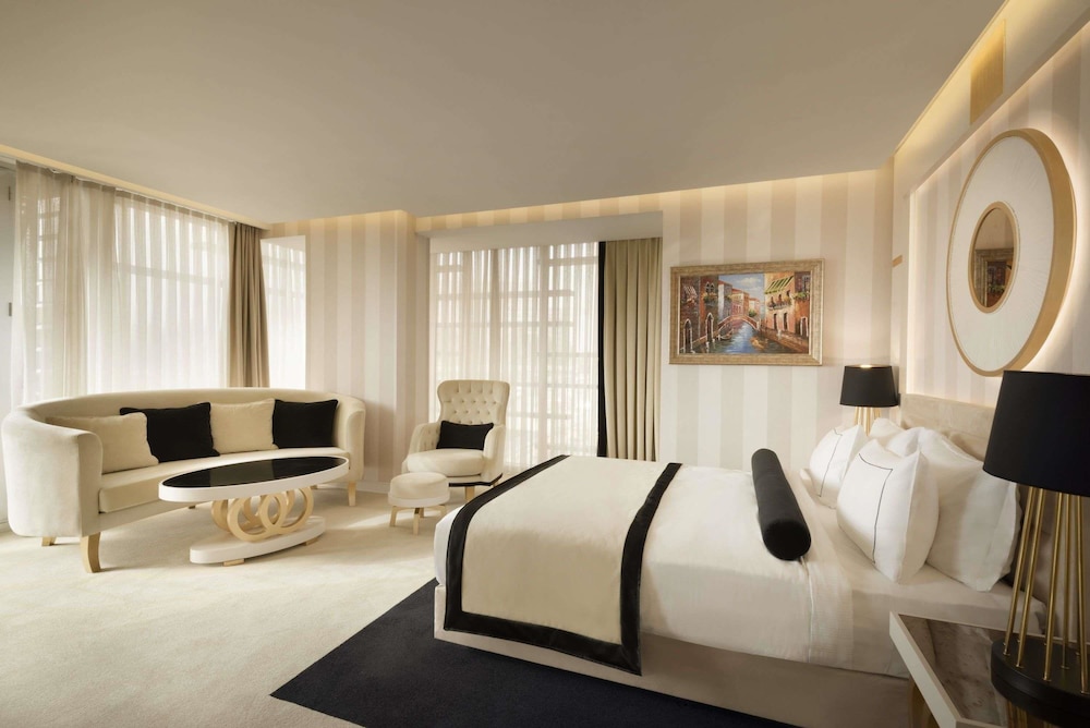 Suite, 1 Double Bed, Corner photo 1
