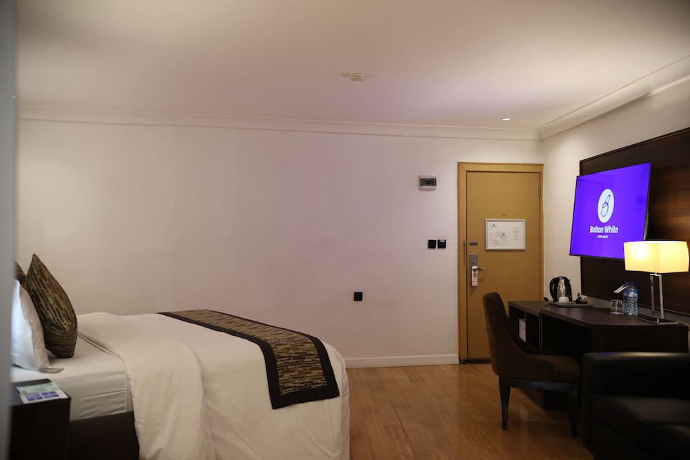 Deluxe Room, 1 Queen Bed, Non Smoking photo 3