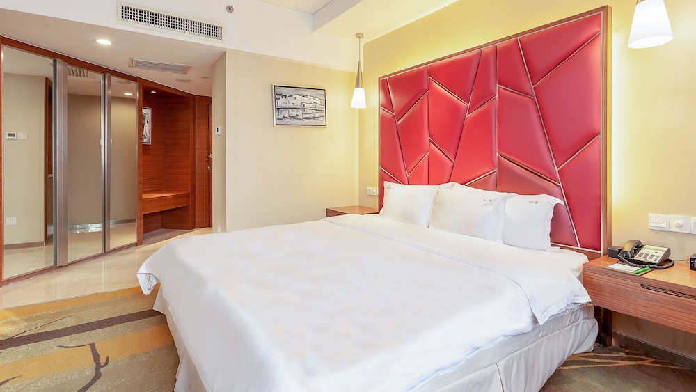 Premium Room, 1 King Bed, Non Smoking, Garden View - Photo 8