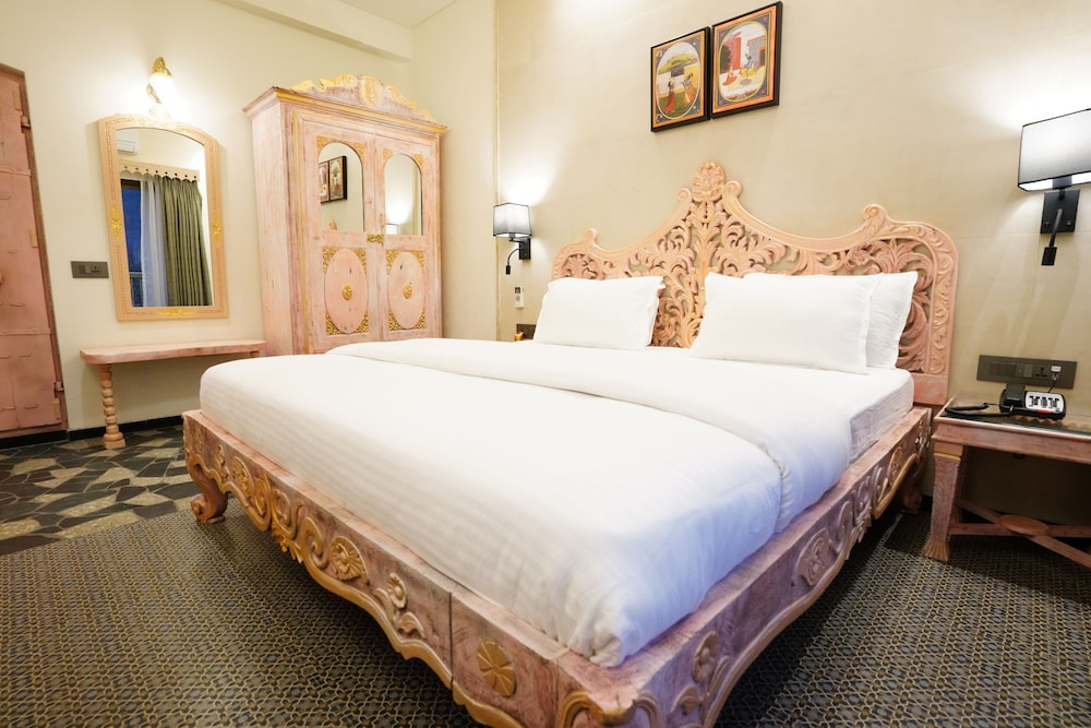 Deluxe Room - Photo 9