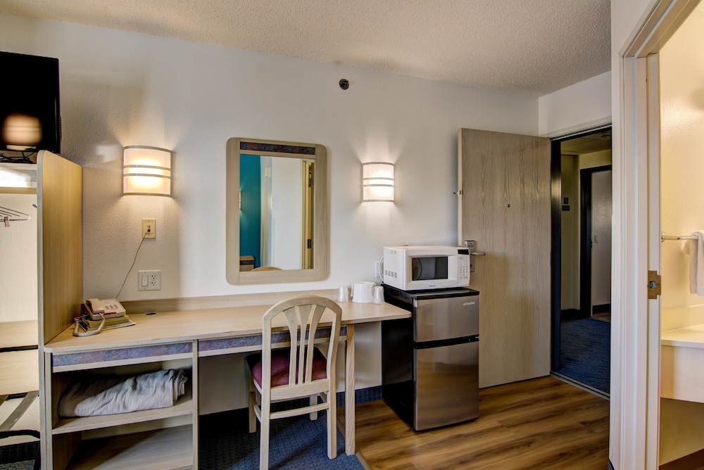 Standard Room, 2 Double Beds, Non Smoking, Refrigerator & Microwave - Photo 2