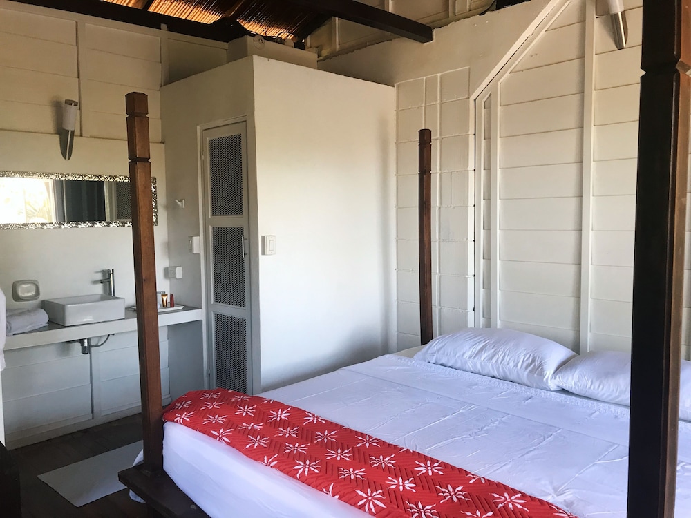 Deluxe Room, 1 King Bed, Non Smoking, Pool View photo 1