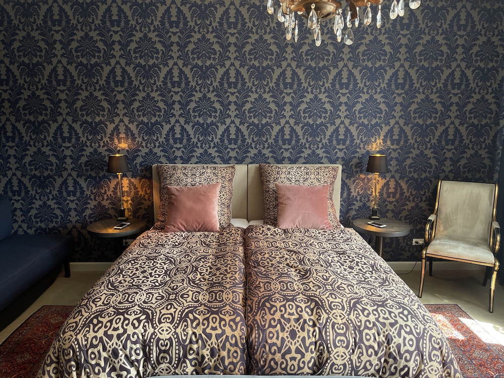 Deluxe Room, 1 King Bed photo 1