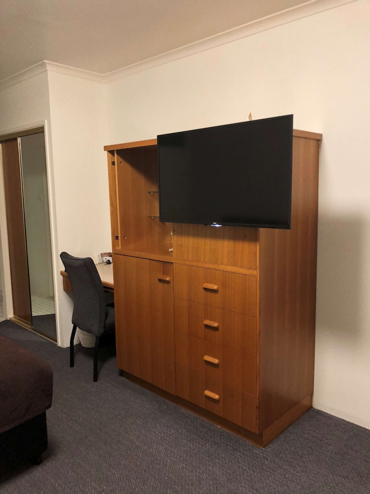 Deluxe Room, 1 King Bed, Non Smoking - Photo 13