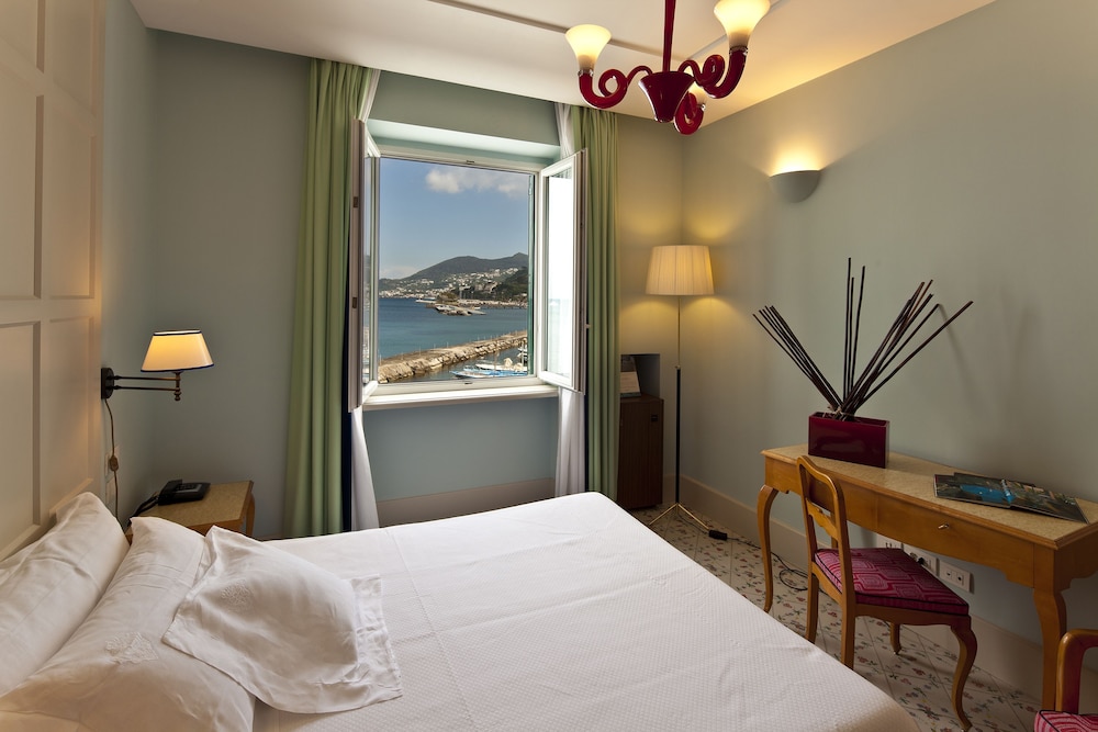 Standard Double or Twin Room, Sea View (Window) - Photo 3