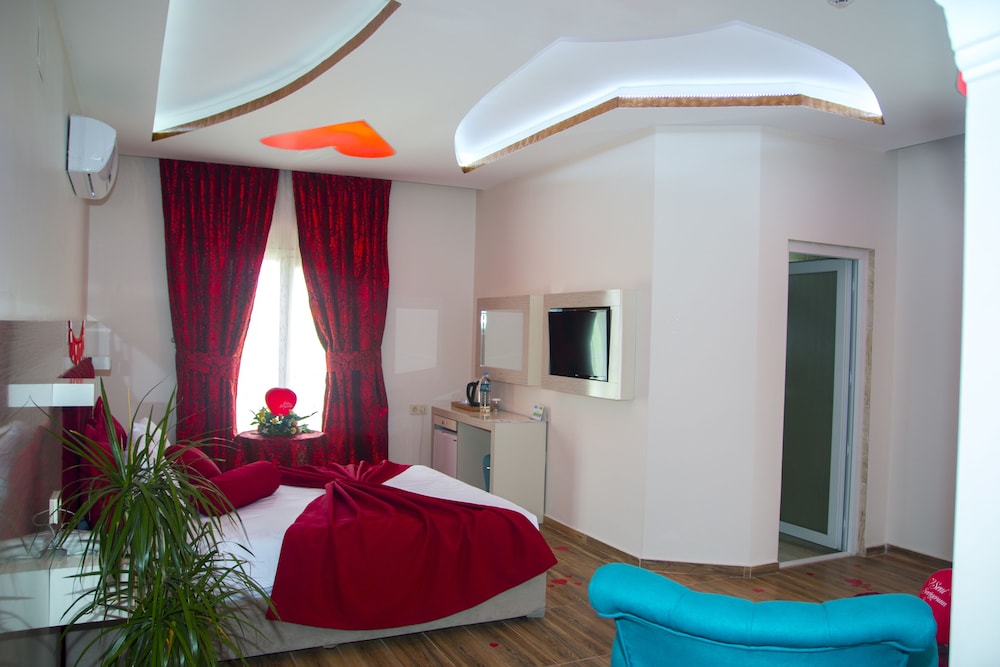 Honeymoon Room photo 3