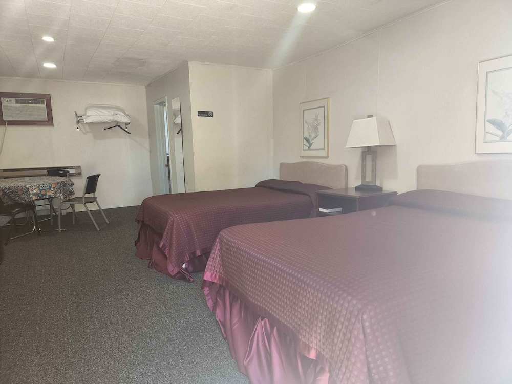 Standard Room (2 Double Beds) photo 1