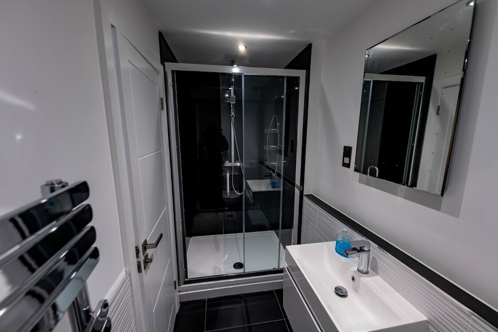 Brighton City Apartment *Parking Available* photo 2