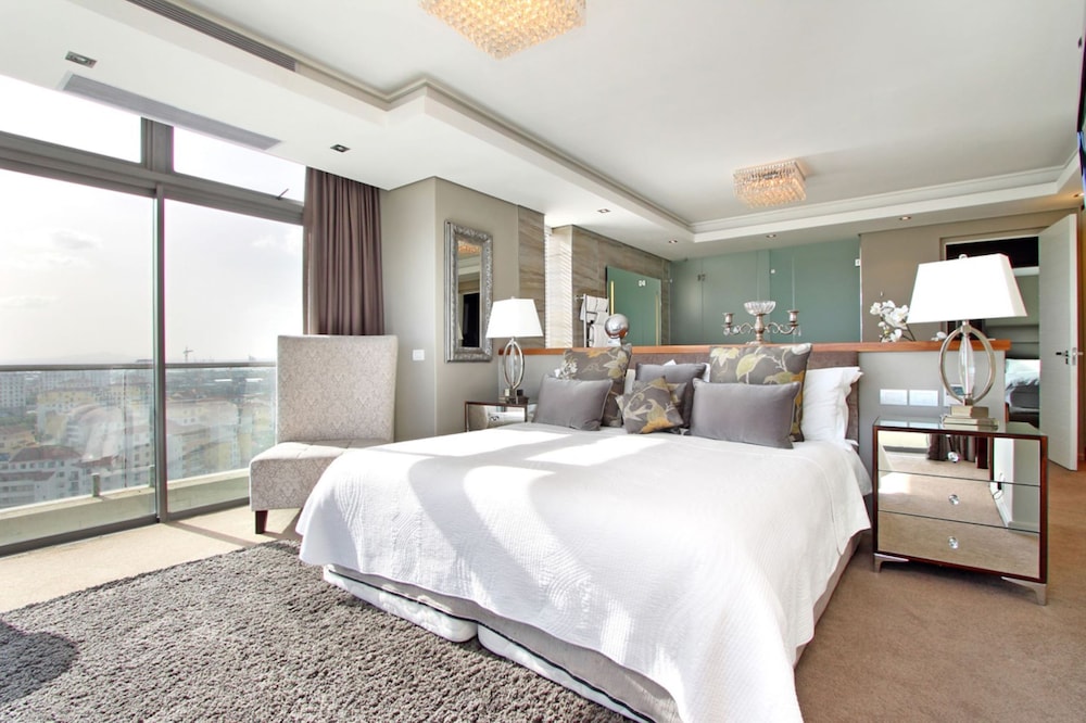 Three-Bedroom Exclusive Penthouse - Photo 1