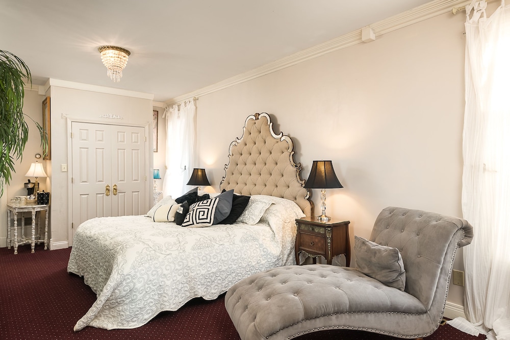 The French Premium King Suite