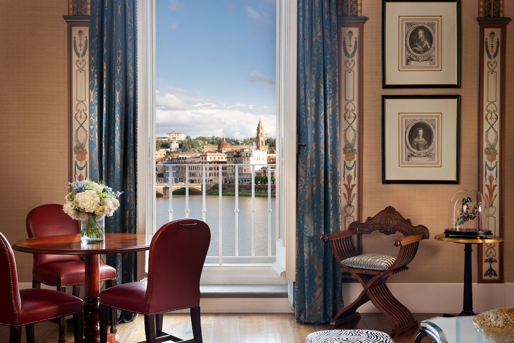 Royal Suite, 1 King Bed, Balcony, River View thumbnail 5