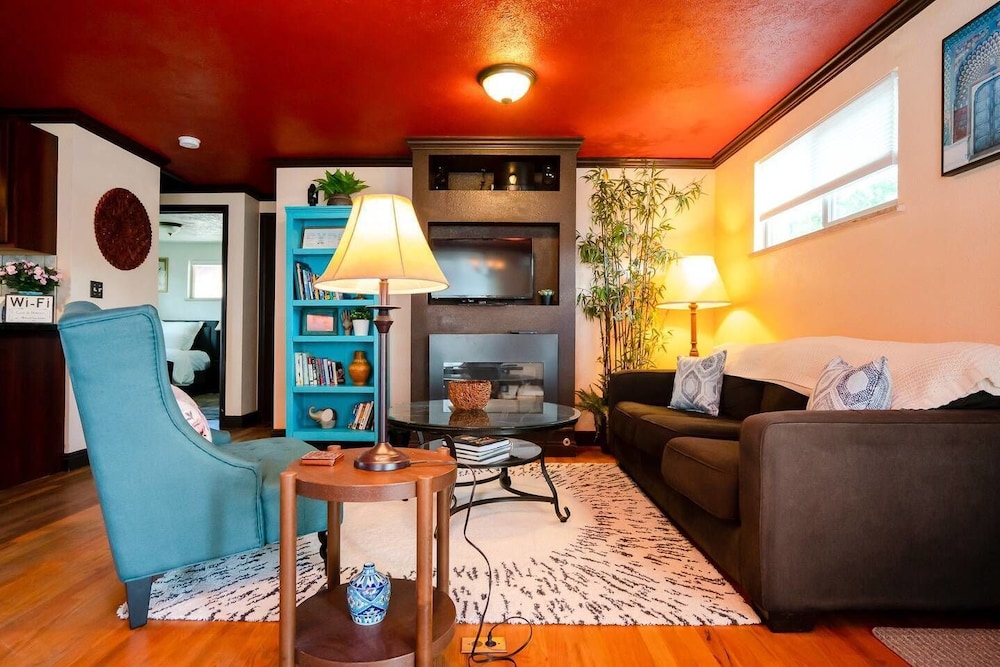 House (2 Bedrooms)