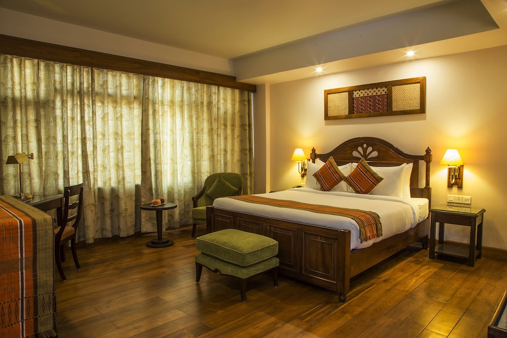 Suite - Photo 1