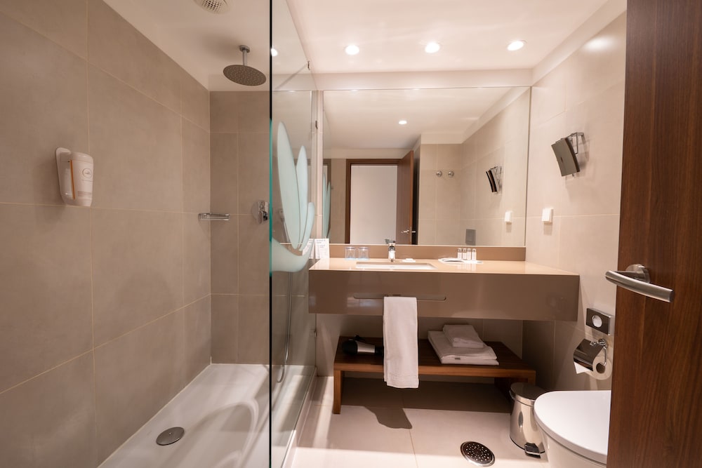 Superior Double or Twin Room thumbnail 5