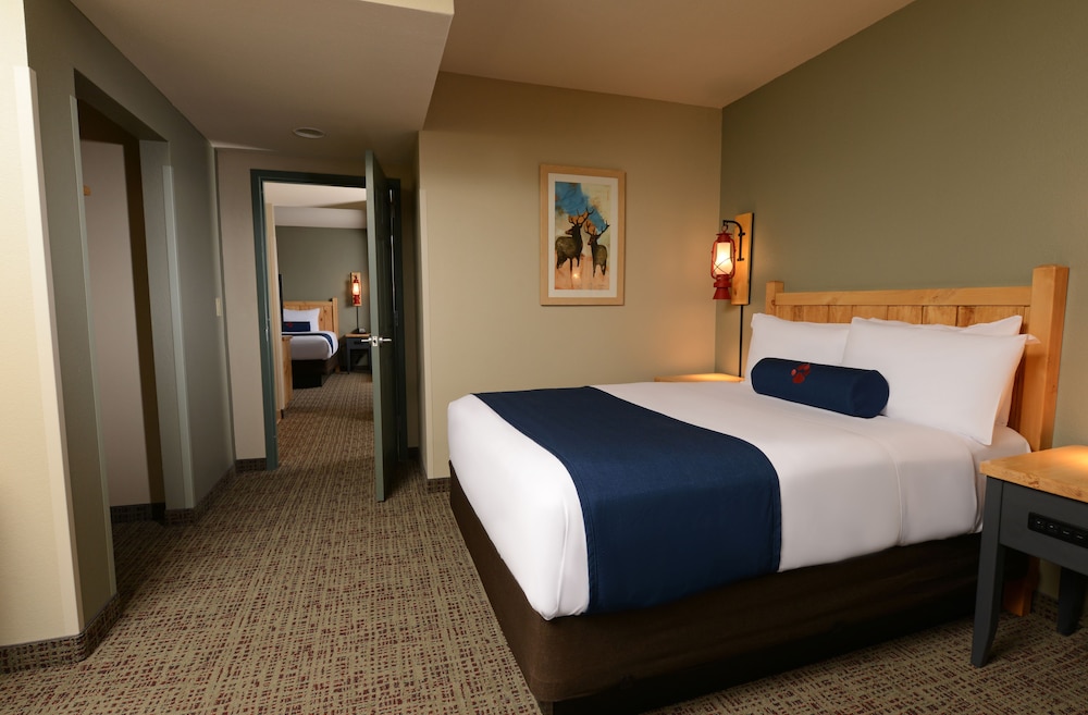 Royal Wolf Suite - Water Park Included