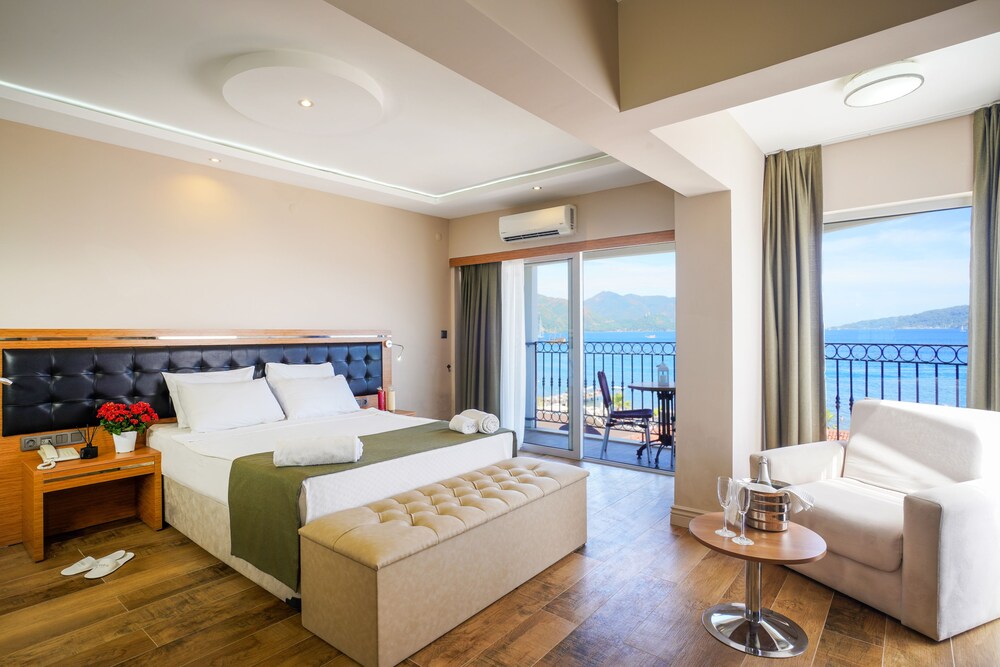 Deluxe Double Room photo 2