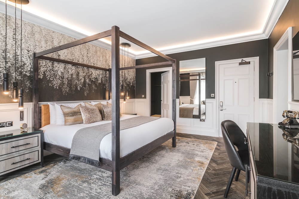 Douglas Suite
