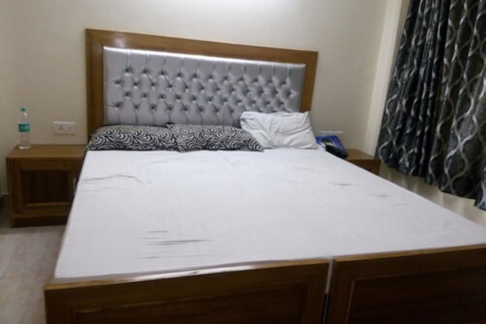 Deluxe Double Room, Multiple Beds - Photo 4