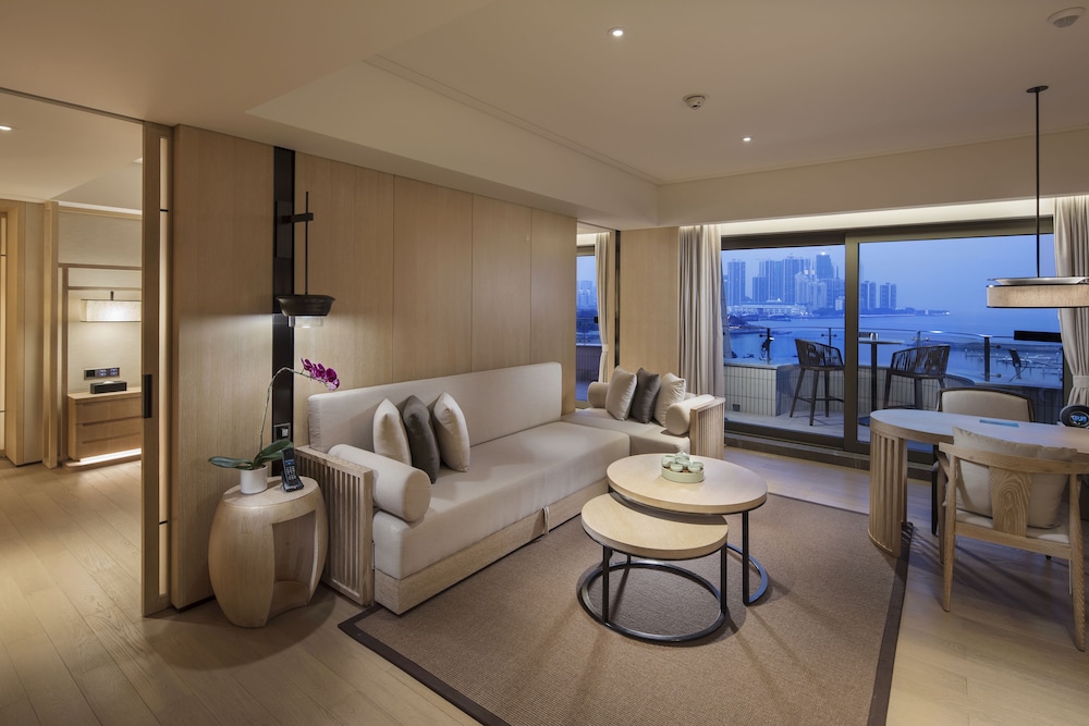 King One Bedroom Suite Nanhai Wing