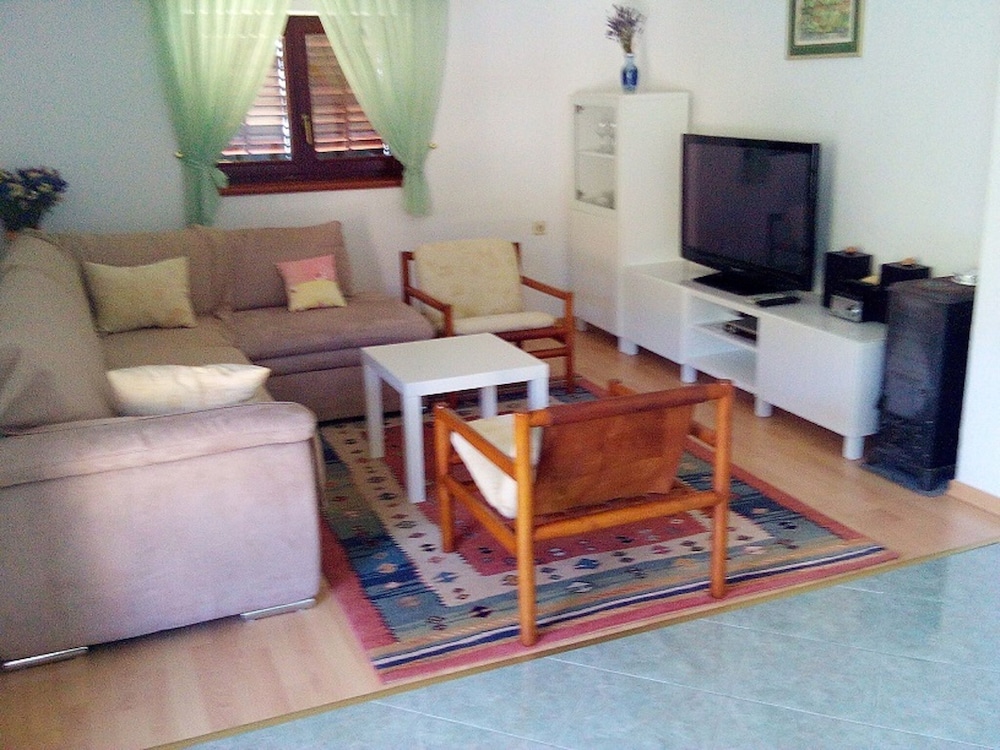 Apartment, 2 Bedrooms, Accessible, Smoking photo 3