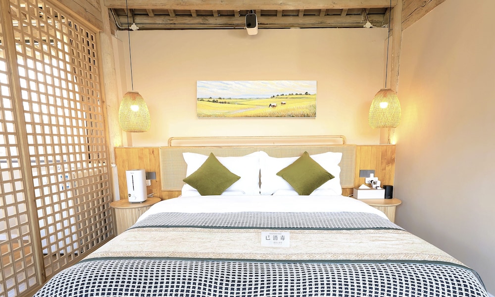 Romantic Studio Suite, Courtyard View