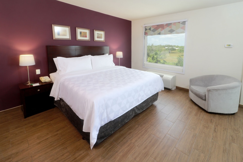 Standard Room, 1 King Bed - Photo 2
